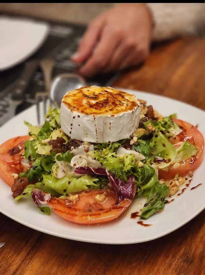 Ensalada de queso de cabra gratinado